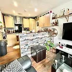 Private Room In Bs14